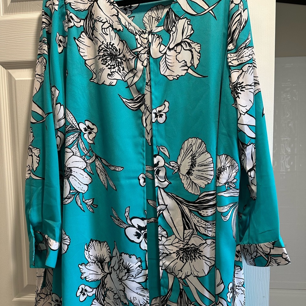 I am selling this dress because of my weight loss.